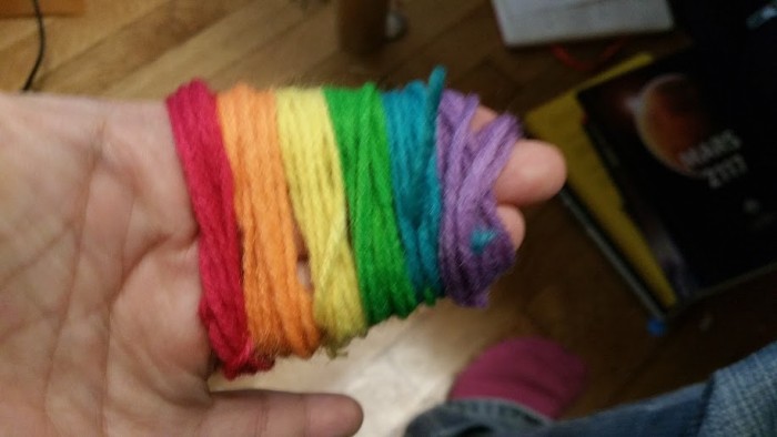 rainbow_pompom_handsonly